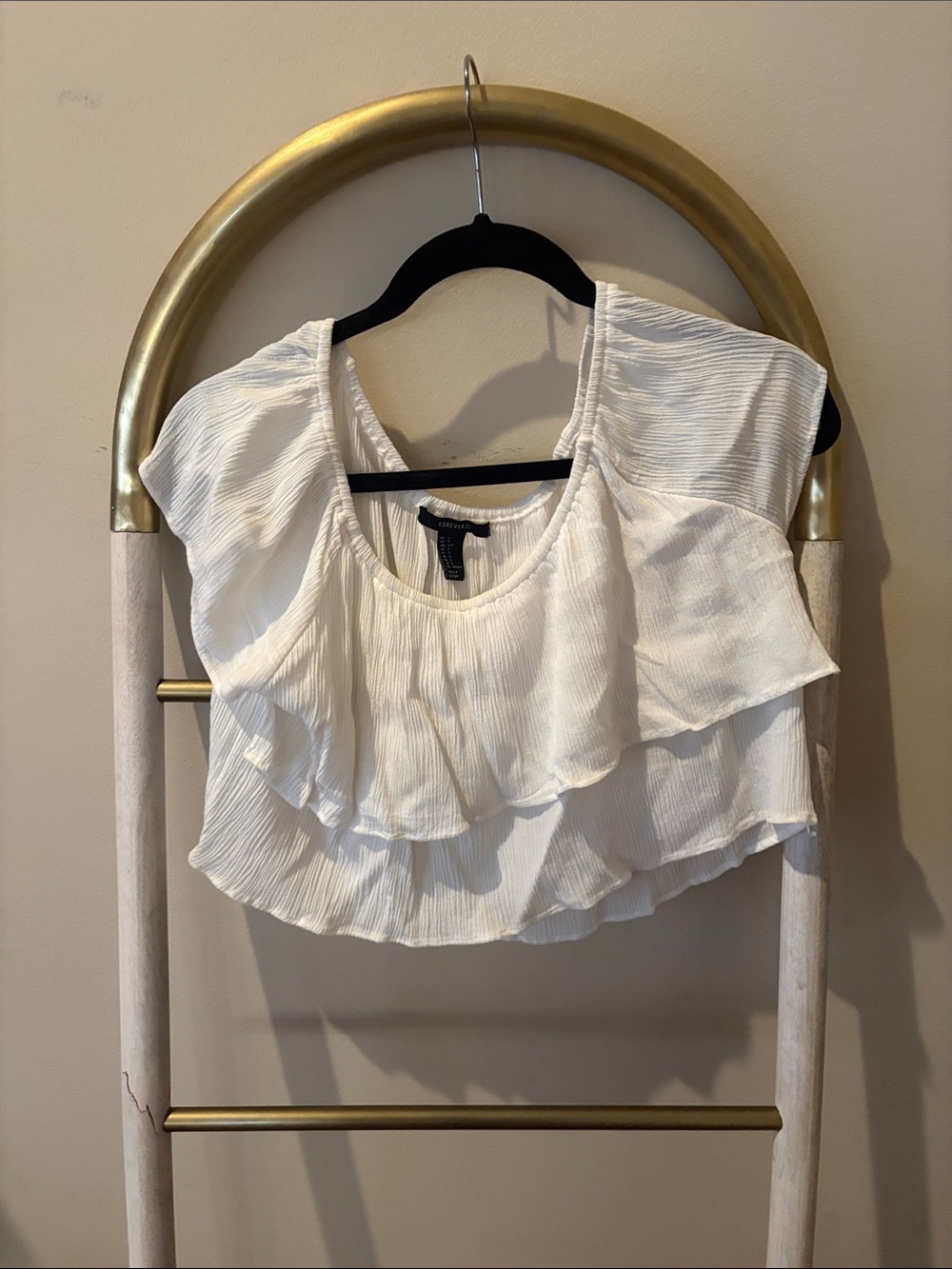 Lightweight White Ruffle Cropped Top - Brand: Unknown